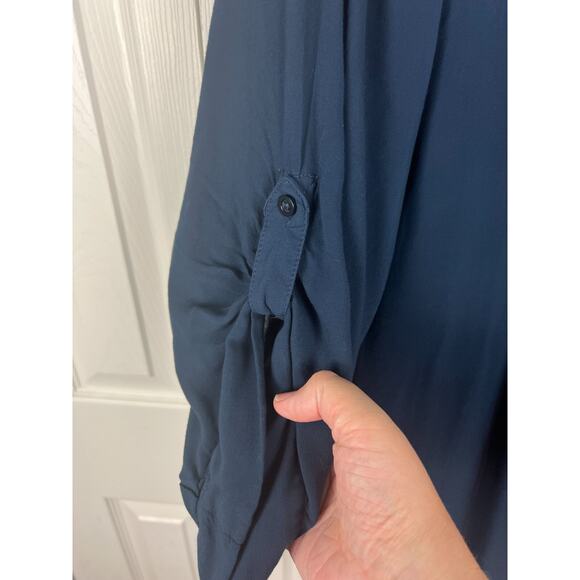 Torrid Harper Womens Plus 2X Blue Blouse V Neck 3/4 Roll Tab Sleeve Top Rayon - Picture 5 of 6